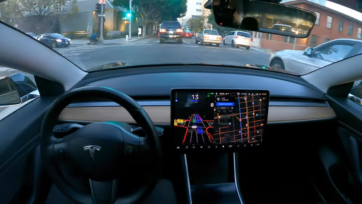 《Autopilot》FSD初探11-橫向車道預判/FSD用圖資?