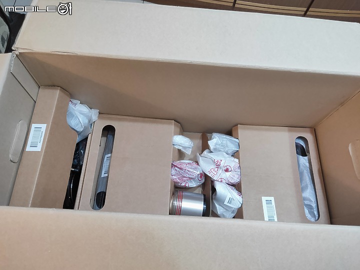 LG 濕拖清潔機器人選親雷台秀  LG A9K挑戰A9+誰與爭峰