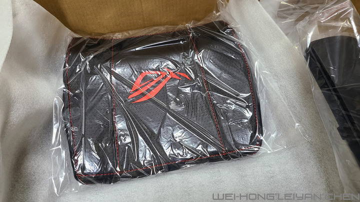 點我看大圖 霸氣外露-ASUS ROG信仰RGB電競椅 CHARIOT (SL300C)