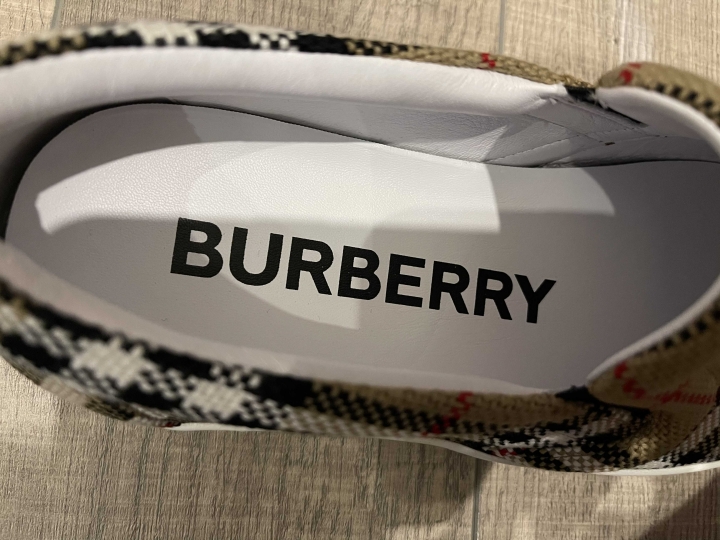 「黑五開箱」BURBERRY 經典格紋懶人鞋