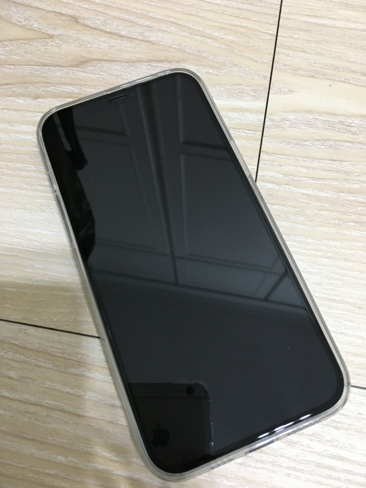i12PM Lincase Pro斜面康寧大猩猩玻璃殼分享