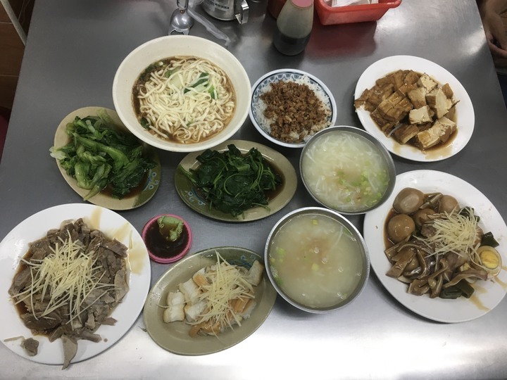 [食記] 帥哥米粉湯，台灣新北新店，在地超人氣小吃！