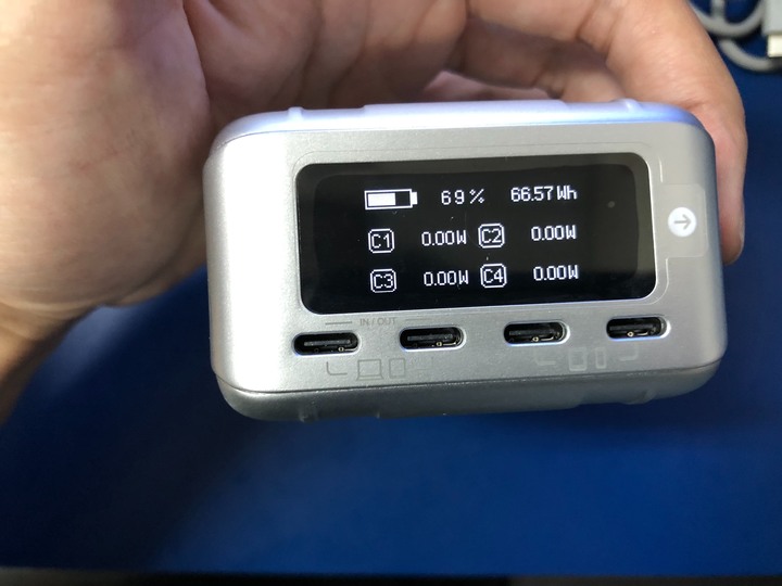 【新款微開箱】Zendure SuperTank Pro 26800 OLED 雙向100w