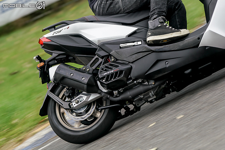 KYMCO KRV 「小AK」賽道首試|跨世代全新旅跑 再創水冷白牌王者風範