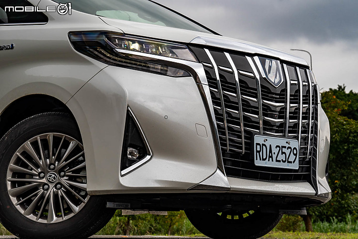 Toyota Alphard Hybrid 試駕|真 • 平穩舒適油電就對了