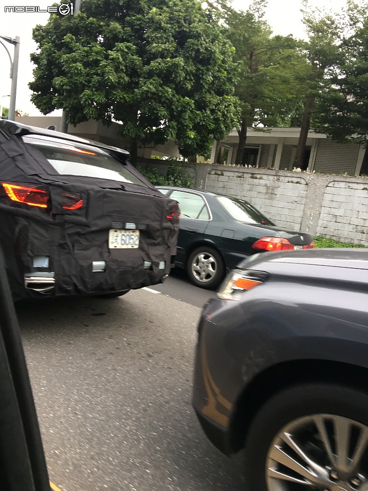 最近看到的試車牌 包緊緊 不知道是什麼車 有人看得出來嗎
