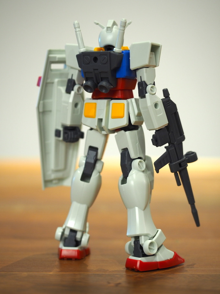 BANDAI EG 1/144 RX-78-2 GUNDAM 免工具入門級鋼彈模型實作