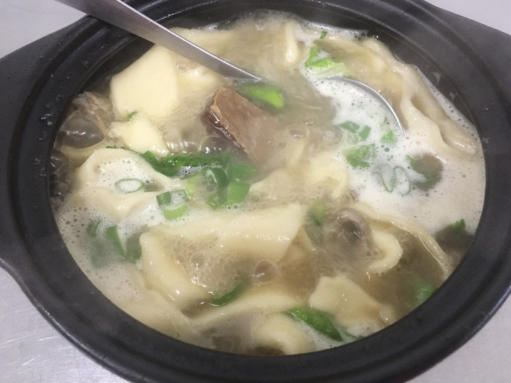 [食記] 知本砂鍋手工牛羊麵店，台灣台東，熱騰騰的美味砂鍋羊肉麵！