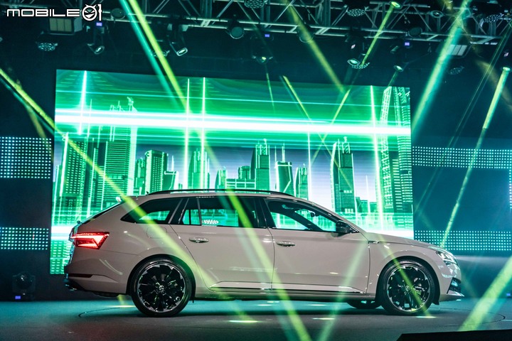 Škoda Superb小改款全車系限時免費升級Matrix LED頭燈,售價維持改款前119.9萬元起!