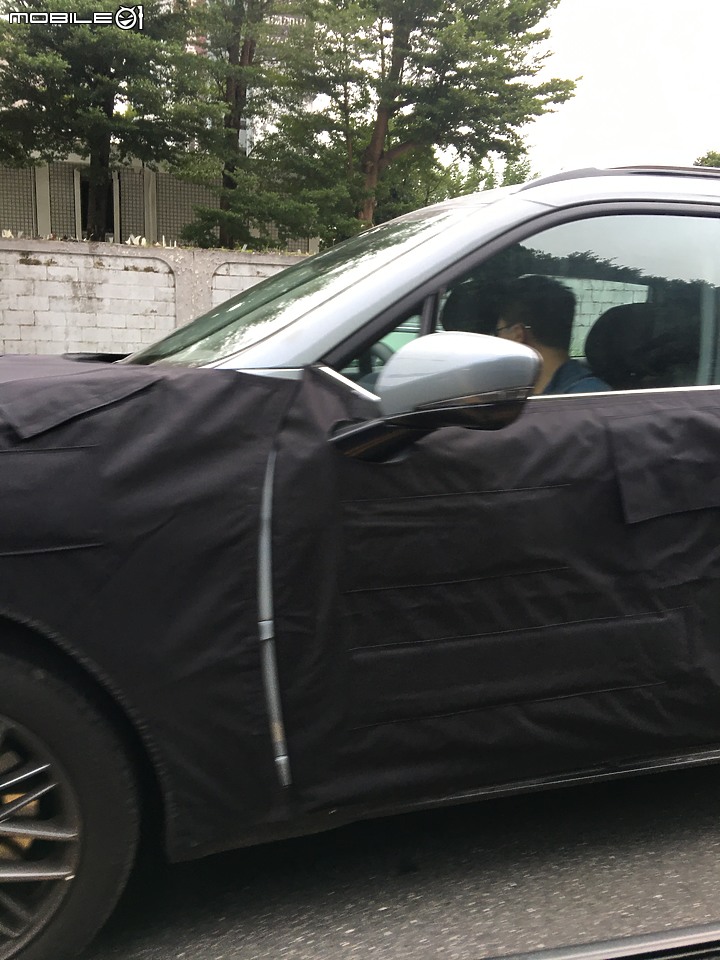 最近看到的試車牌 包緊緊 不知道是什麼車 有人看得出來嗎