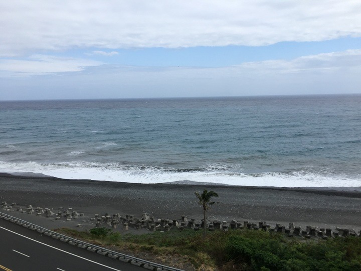 搭末班車「藍皮普快」騎遊台東鹿野