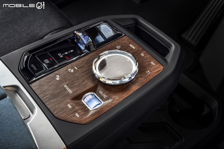 BMW iX 全球首度曝光!將擔任品牌電動休旅旗艦,擁有500hp、600km續航力!