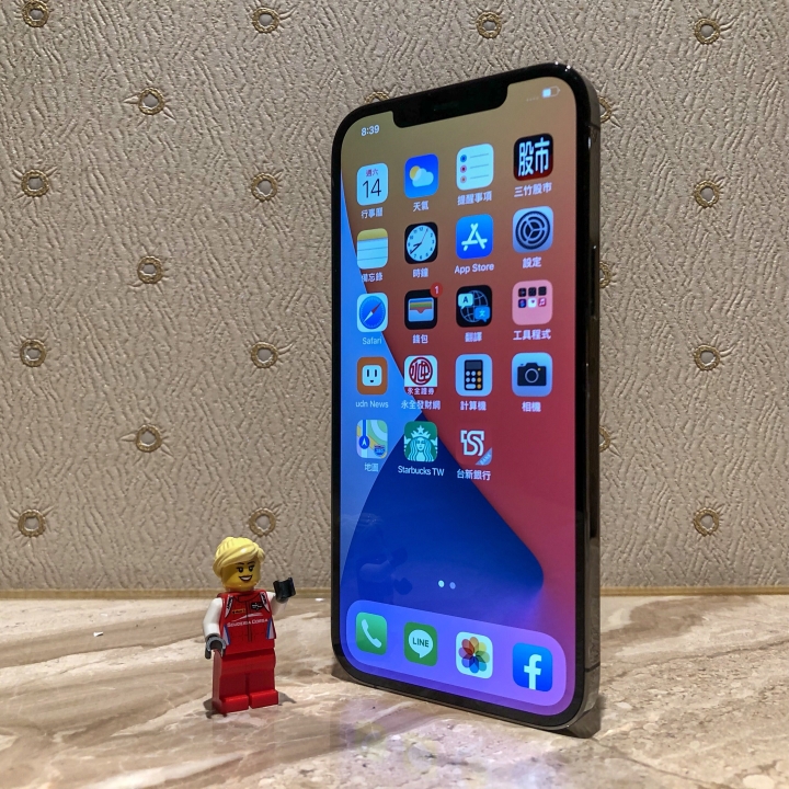 iPhone 12 Pro Max 石墨黑 開箱分享