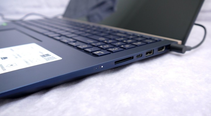 雙螢幕蹦出新滋味 ASUS ZenBook 15 UX534FTC