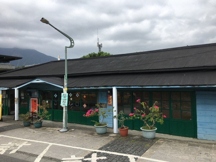 搭末班車「藍皮普快」騎遊台東鹿野