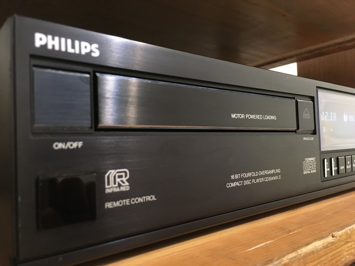 點我看大圖 我的二號CD Player——Philips CD304 MKII