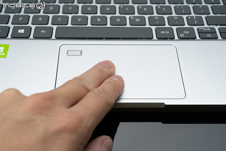 Porsche Design Acer Book RS 實機開箱 配件也出眾的時尚筆電！