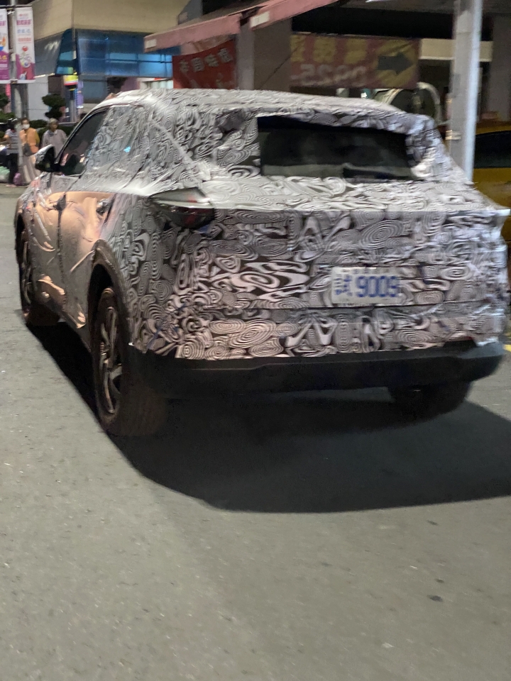 看不出來是哪個牌的偽裝車