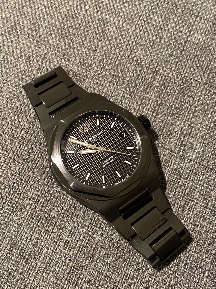 GIRARD-PERREGAUX Laureato 42mm Ceramic開箱我