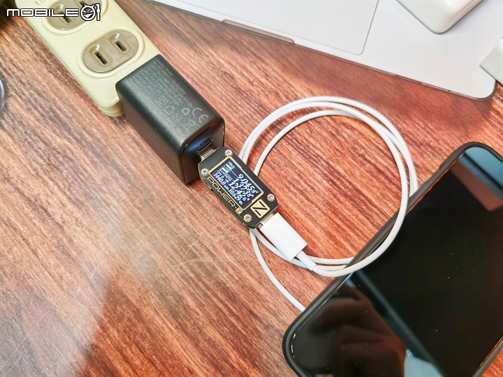 「開箱」Magsafe 多款充電器測試 - iPhone 12 Pro Max最高可以充到幾瓦？
