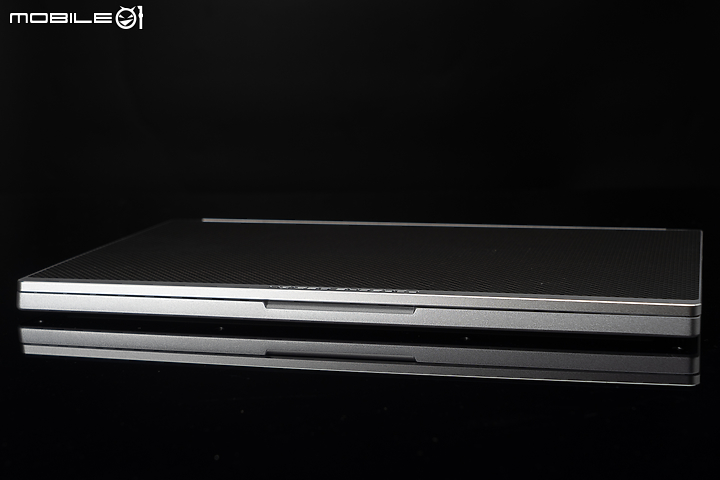 Porsche Design Acer Book RS 實機開箱 配件也出眾的時尚筆電！