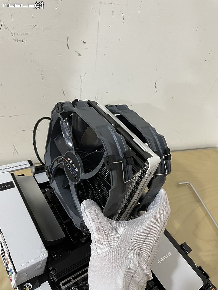 點我看大圖 單手專利快扣 CRYORIG 快睿 R5 單塔雙風扇安裝開箱