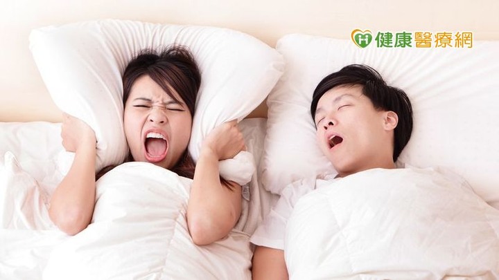 打呼問題當天可以改善！正壓呼吸器、止鼾牙套助好眠