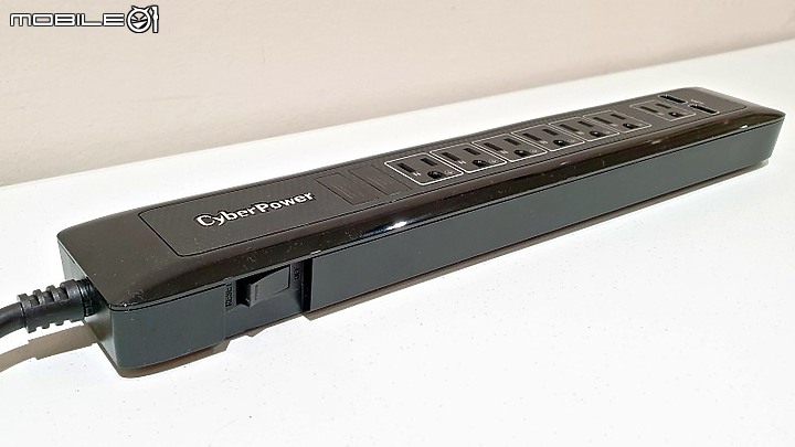 點我看大圖 CyberPower 防突波7插防雷2USB充電延長線開箱 (好事多版 HT0718UA0-TWC)