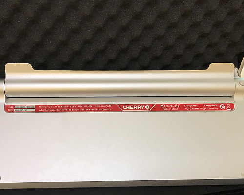 點我看大圖 很久以前踢到一把德意志工藝,CHERRY MX BOARD 8.0 RGB機械鍵盤!