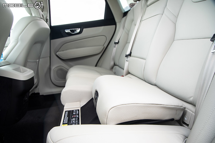 Volvo 新年式 XC60 B4 Momentum 試駕 純燃油時代不再,48V輕油電將成銷售主力!