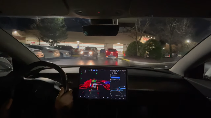 《Autopilot》FSD初探31-聖誕燈飾造成辨識混亂/停車場挑戰2