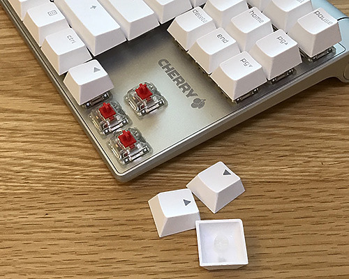 點我看大圖 很久以前踢到一把德意志工藝,CHERRY MX BOARD 8.0 RGB機械鍵盤!