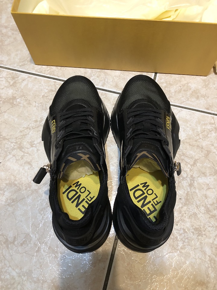 點我看大圖 【開箱】FENDI FLOW 無鞋帶運動鞋開箱分享