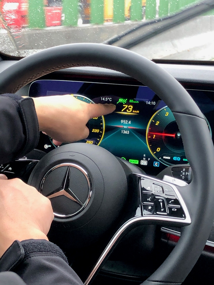 陪想換歐系房車的家父賞新E咖分享