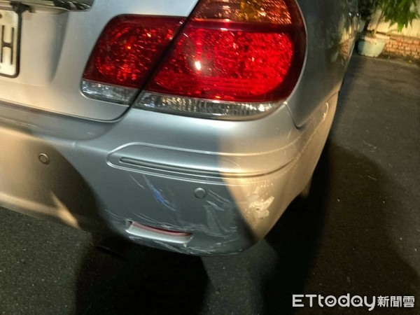 機車尾燈不亮遭攔查酒駕男鑽巷弄撞轎車被逮...目擊者比讚PO網