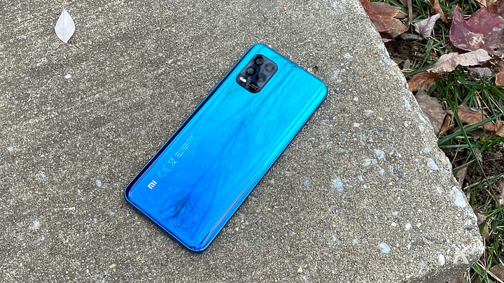 機背品牌從「MI」改成「xiaomi」