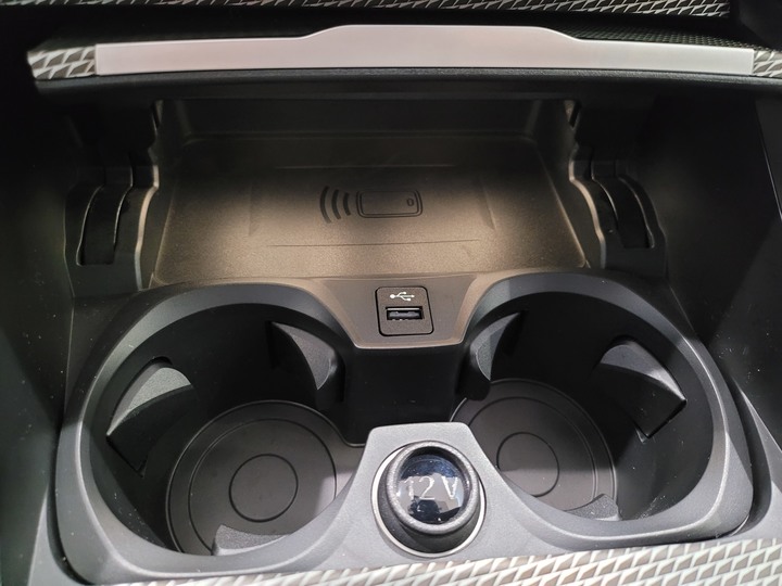 點我看大圖 爭議之鼻!視覺衝擊的BMW 4 Coupe(G22) 靜態賞車