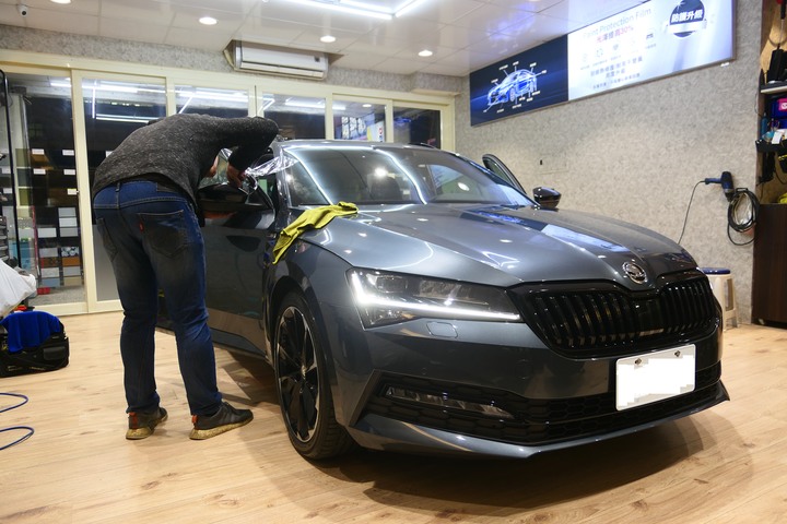 聰明的就等！ŠKODA MY21 Superb Combi Sportline 2.0 TSI開箱 (圖多)