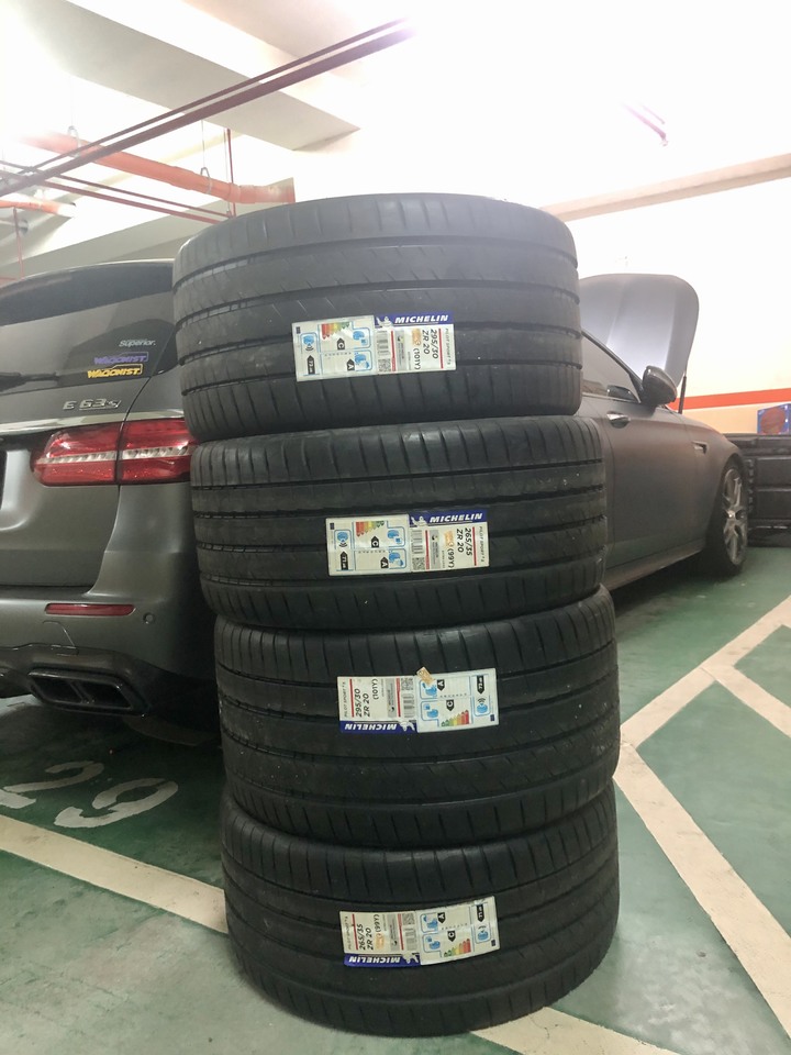 [開箱] 極度浮誇 Mercedes-AMG Roof Box