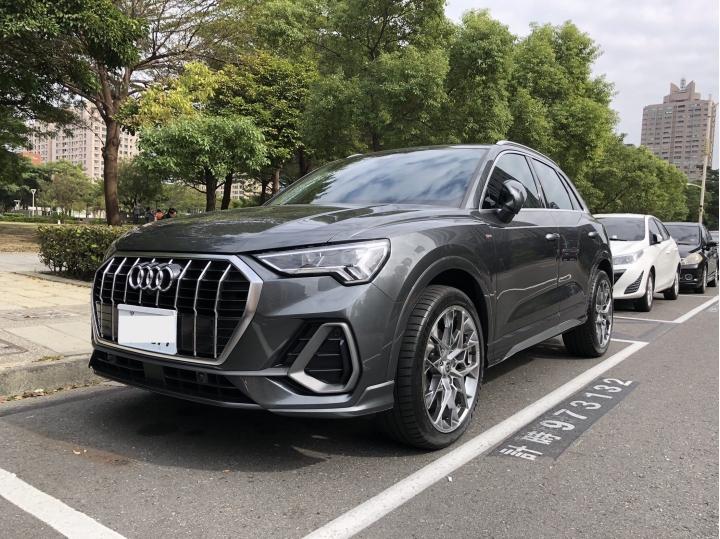 Audi Q3 S-Line 40TFSI Quattro看車、選車、購車心路歷程