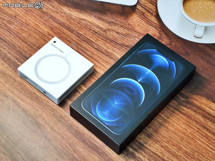 「開箱」Magsafe 多款充電器測試 - iPhone 12 Pro Max最高可以充到幾瓦？