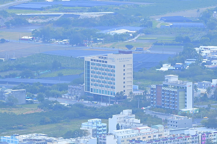 到台東拍到遊隼垂直俯衝，欣賞小黃山、卑南溪、富源觀景台、卑南溪水利公園、頂岩灣四格山和美濃冰品。