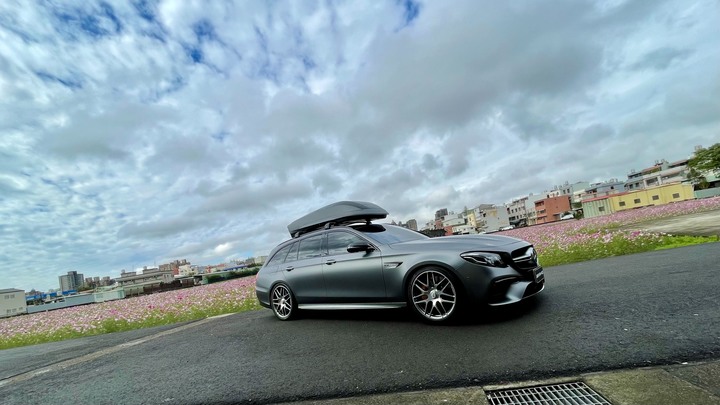 [開箱] 極度浮誇 Mercedes-AMG Roof Box