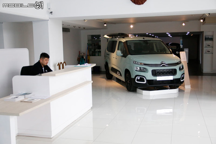 賞車:508SW帥氣、5008SUV實用 ,加碼RIFTER天窗手排,布丁好好吃