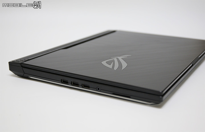移動遊戲夥伴ROG Strix G512LV