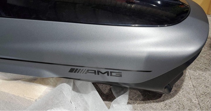 [開箱] 極度浮誇 Mercedes-AMG Roof Box