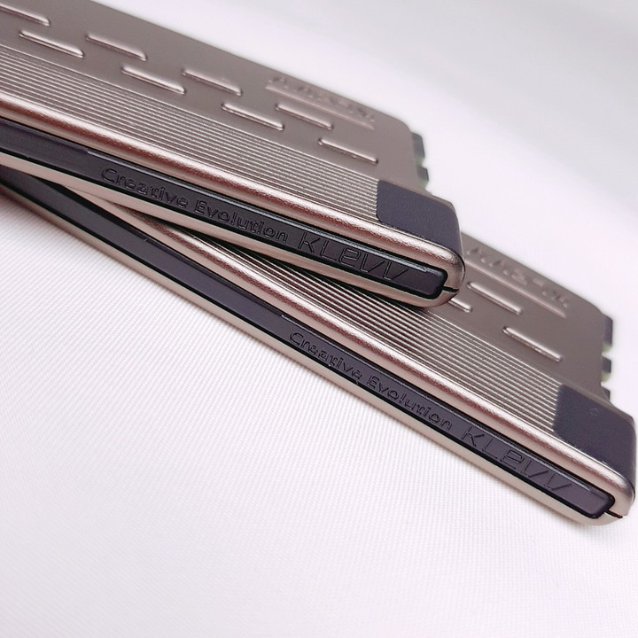 簡約 沉穩 散熱佳!KLEVV科賦 BOLT XR DDR4-3600。