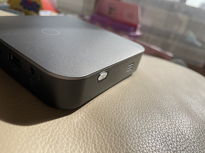 [我好像是第一篇開箱] GD · GV 無線微型高亮投影機 GV300