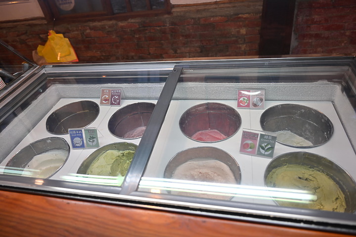 到台東拍到遊隼垂直俯衝，欣賞小黃山、卑南溪、富源觀景台、卑南溪水利公園、頂岩灣四格山和美濃冰品。