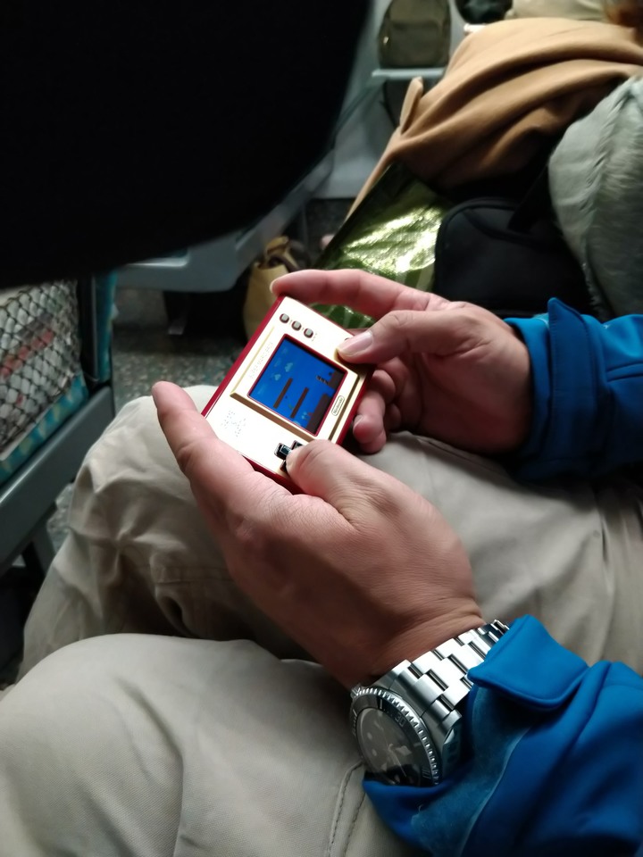 【站著也要開箱】開一個童年回憶的總和:任天堂GAME&WATCH
